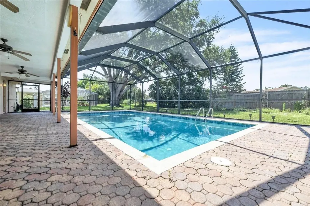5012 Palm Aire Drive Sarasota FL 34243