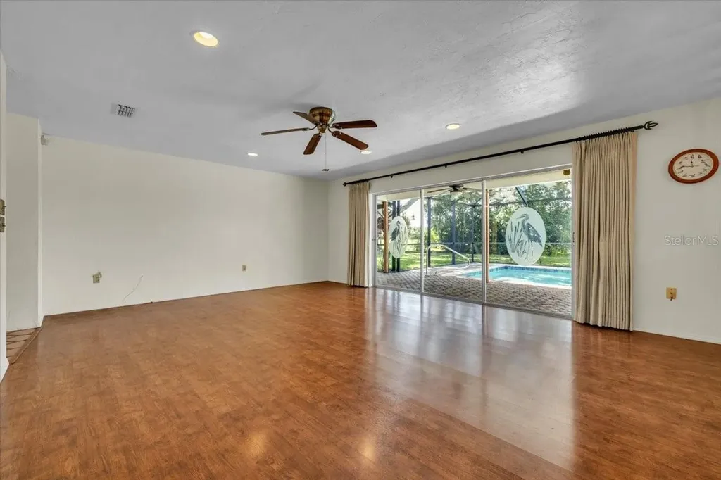 5012 Palm Aire Drive Sarasota FL 34243