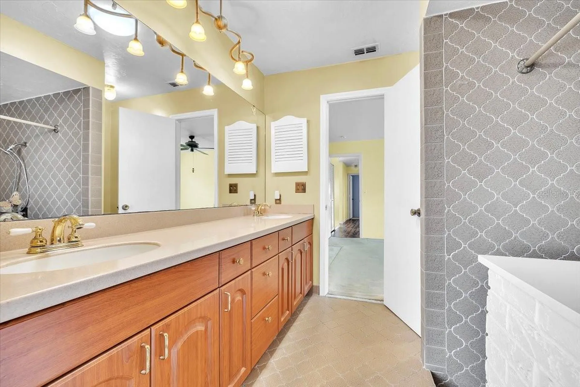 5012 Palm Aire Drive Sarasota FL 34243