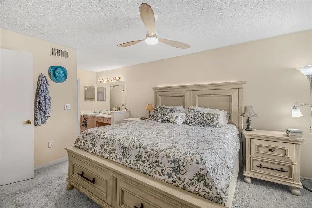 2586 Pine Cove Lane Clearwater FL 33761