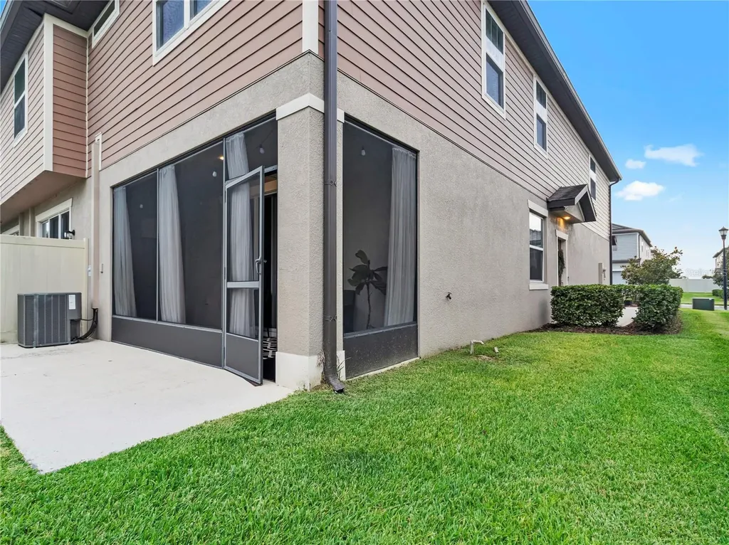 5019 Blue Latan Lane Tampa FL 33610