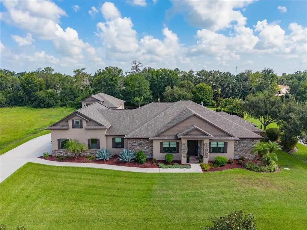 408 Hawk Talon Drive Lithia FL 33547