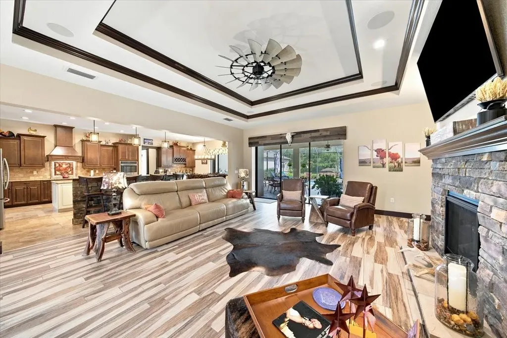 408 Hawk Talon Drive Lithia FL 33547