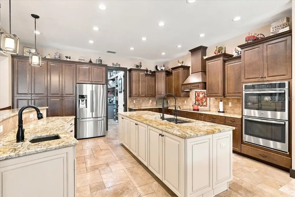 408 Hawk Talon Drive Lithia FL 33547