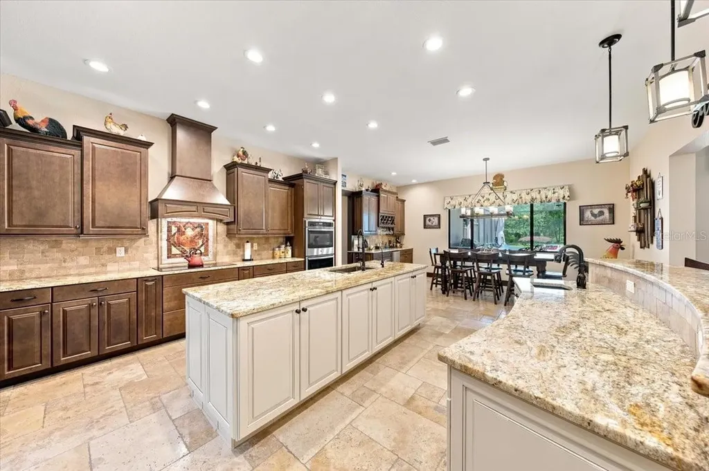 408 Hawk Talon Drive Lithia FL 33547
