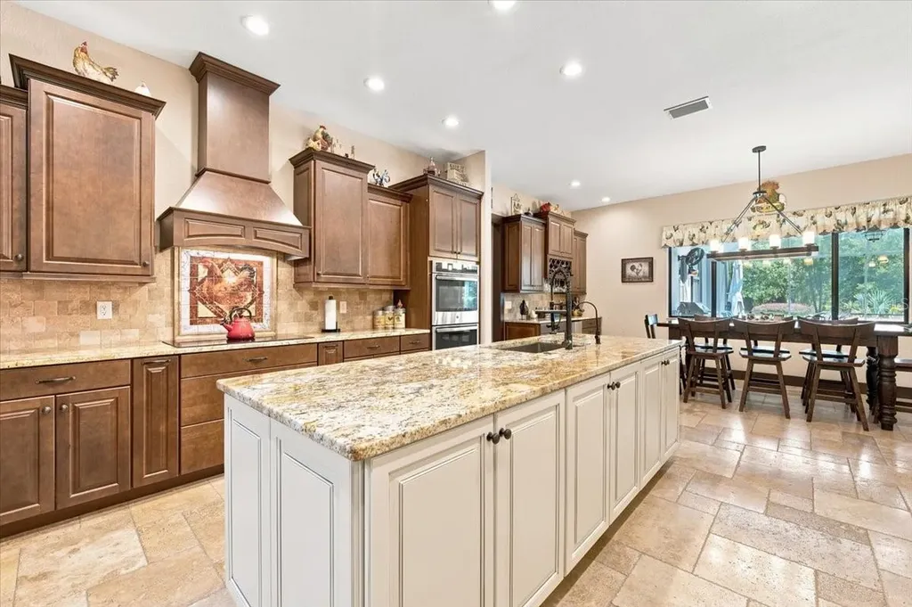408 Hawk Talon Drive Lithia FL 33547