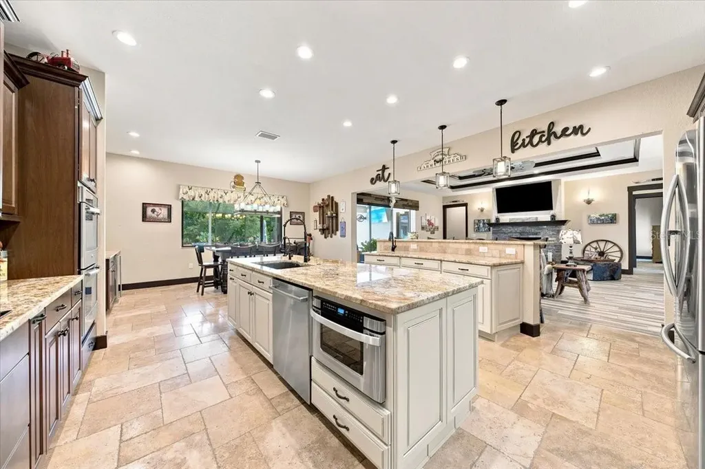 408 Hawk Talon Drive Lithia FL 33547