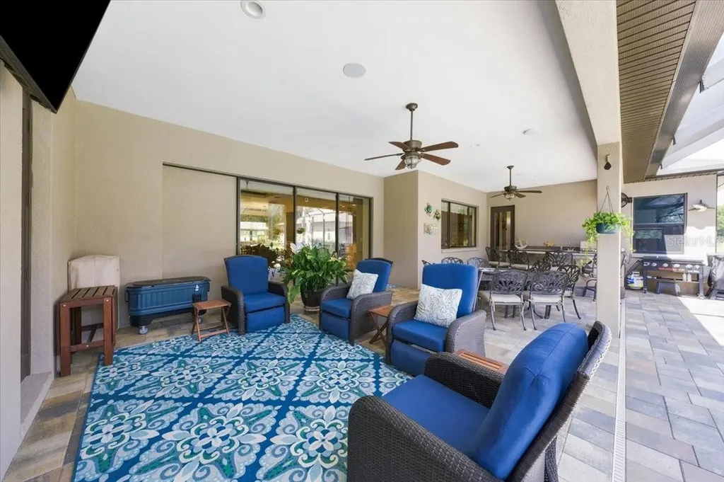 408 Hawk Talon Drive Lithia FL 33547