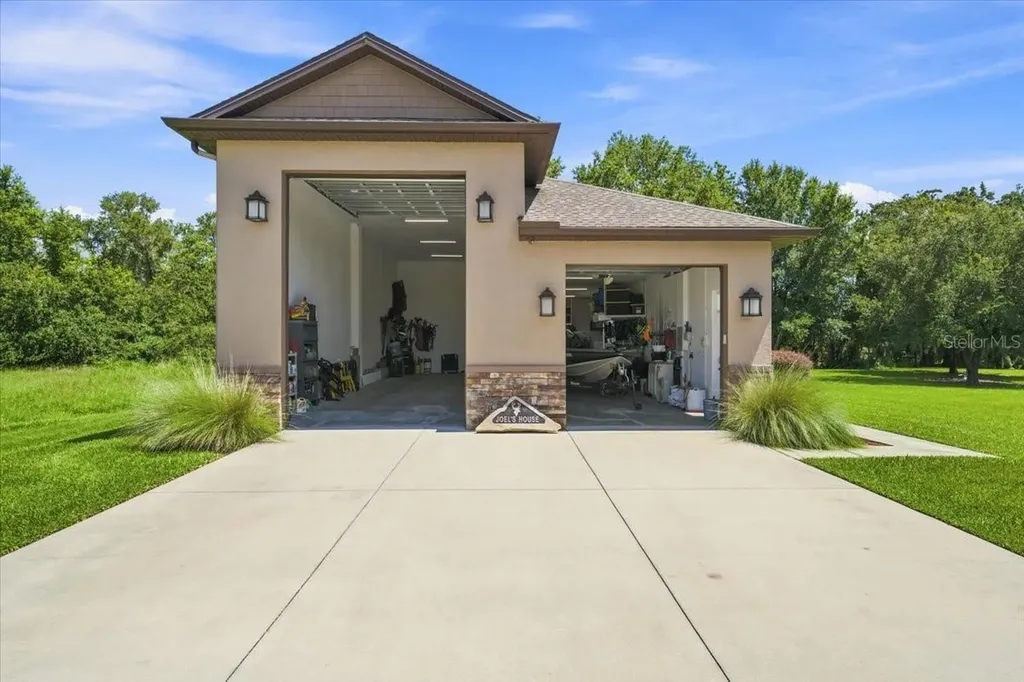 408 Hawk Talon Drive Lithia FL 33547