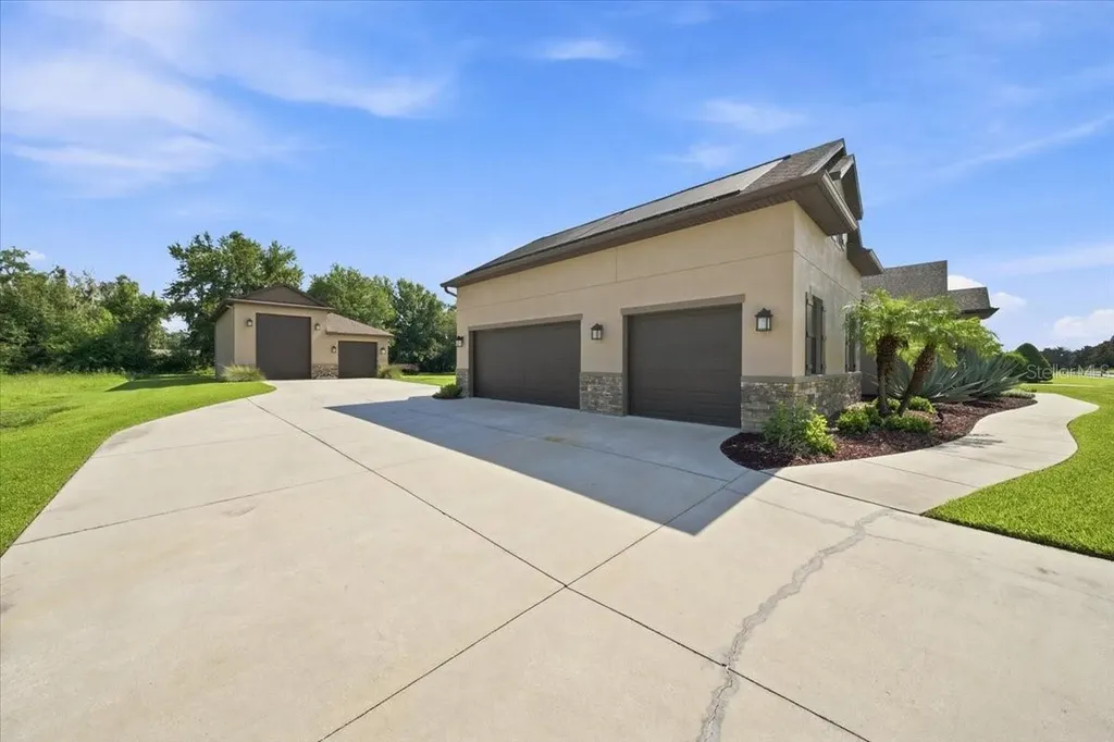 408 Hawk Talon Drive Lithia FL 33547