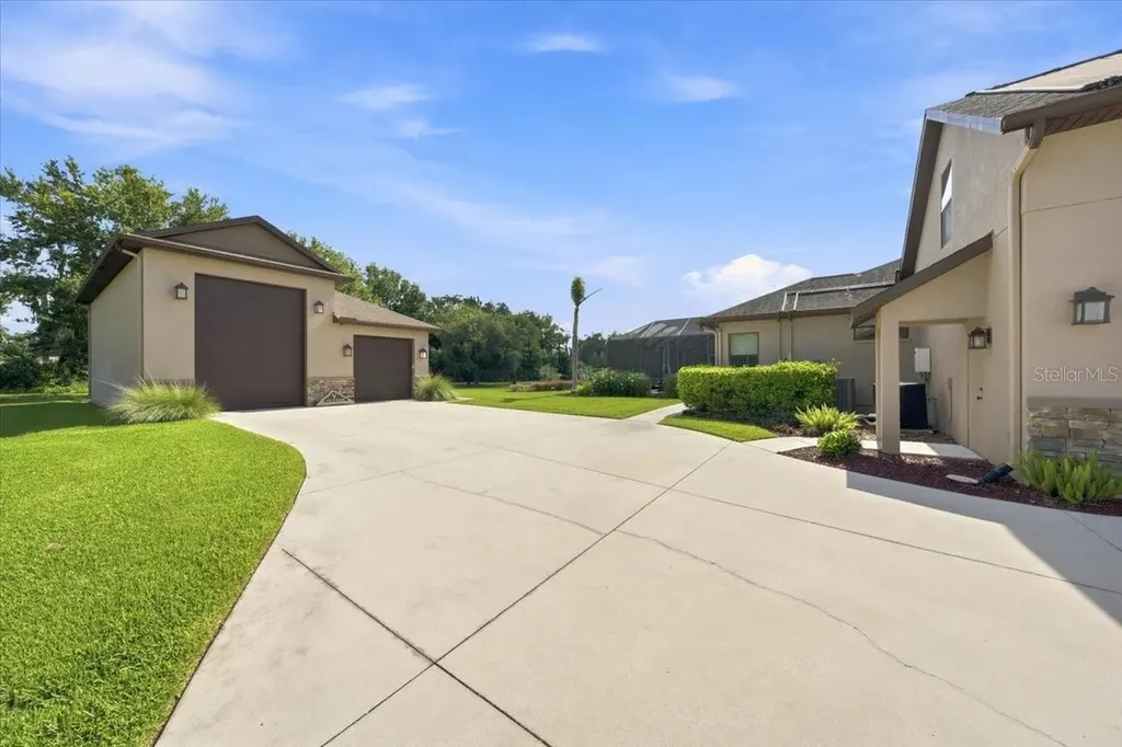 408 Hawk Talon Drive Lithia FL 33547