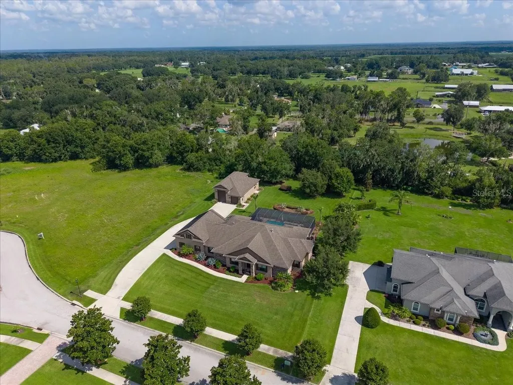 408 Hawk Talon Drive Lithia FL 33547