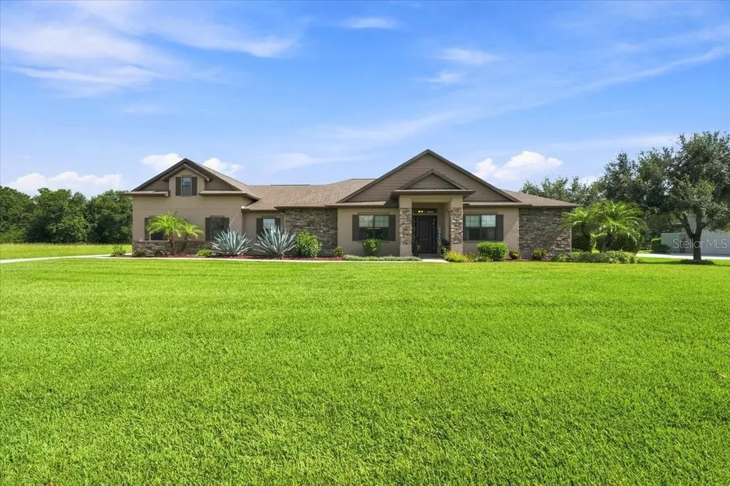 408 Hawk Talon Drive Lithia FL 33547