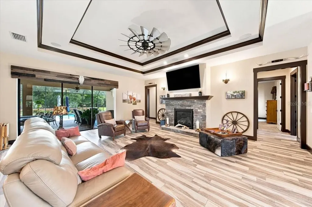 408 Hawk Talon Drive Lithia FL 33547