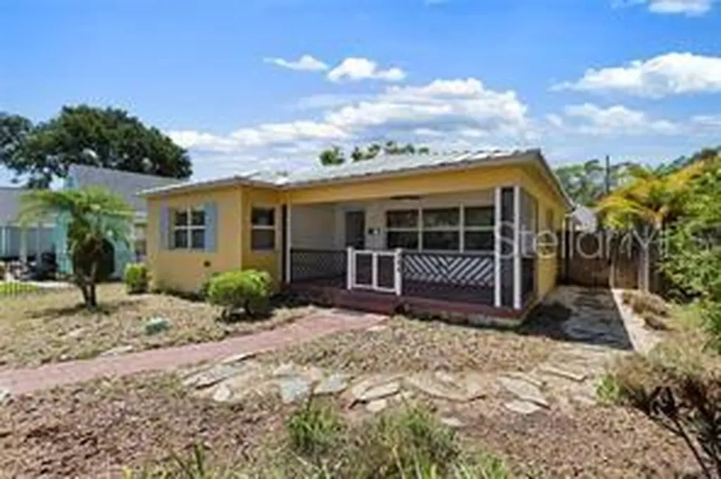 144 30th Avenue N St Petersburg FL 33704