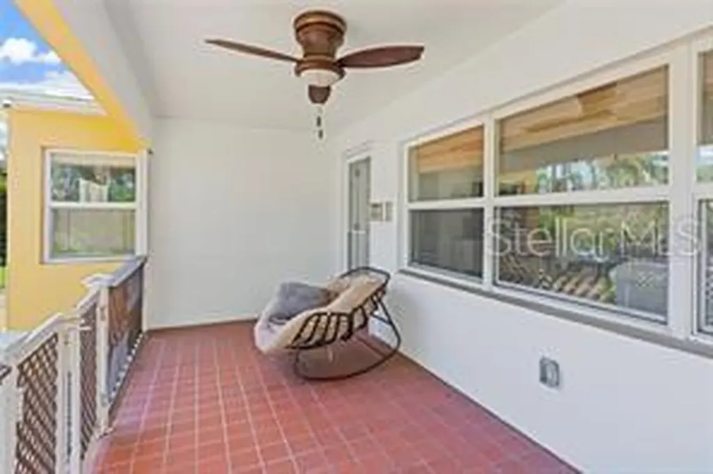 144 30th Avenue N St Petersburg FL 33704