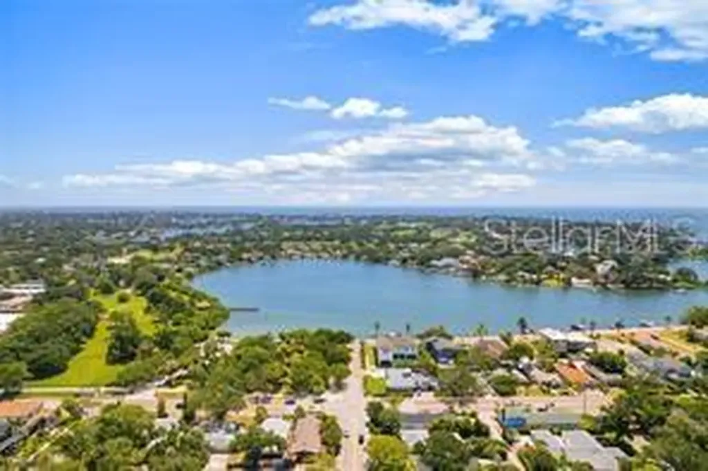 144 30th Avenue N St Petersburg FL 33704