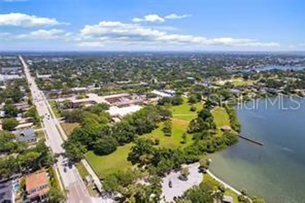 144 30th Avenue N St Petersburg FL 33704