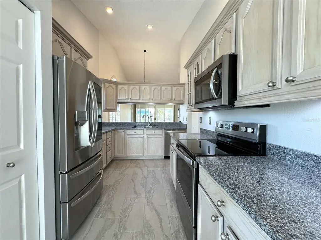 1005 Pelican Court Bradenton FL 34209