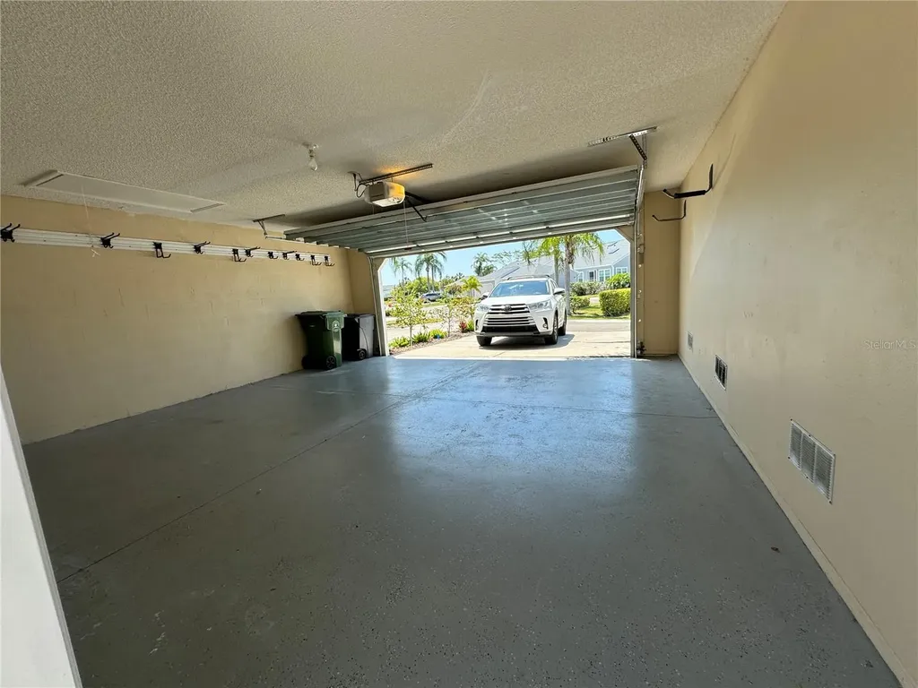 1005 Pelican Court Bradenton FL 34209