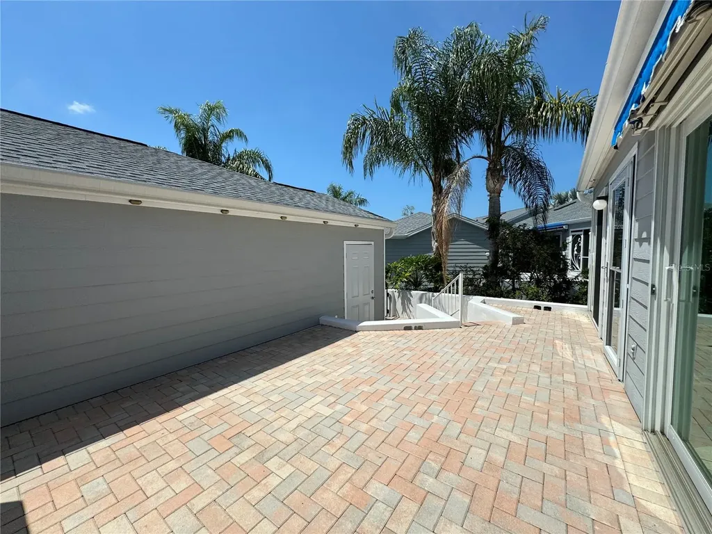 1005 Pelican Court Bradenton FL 34209