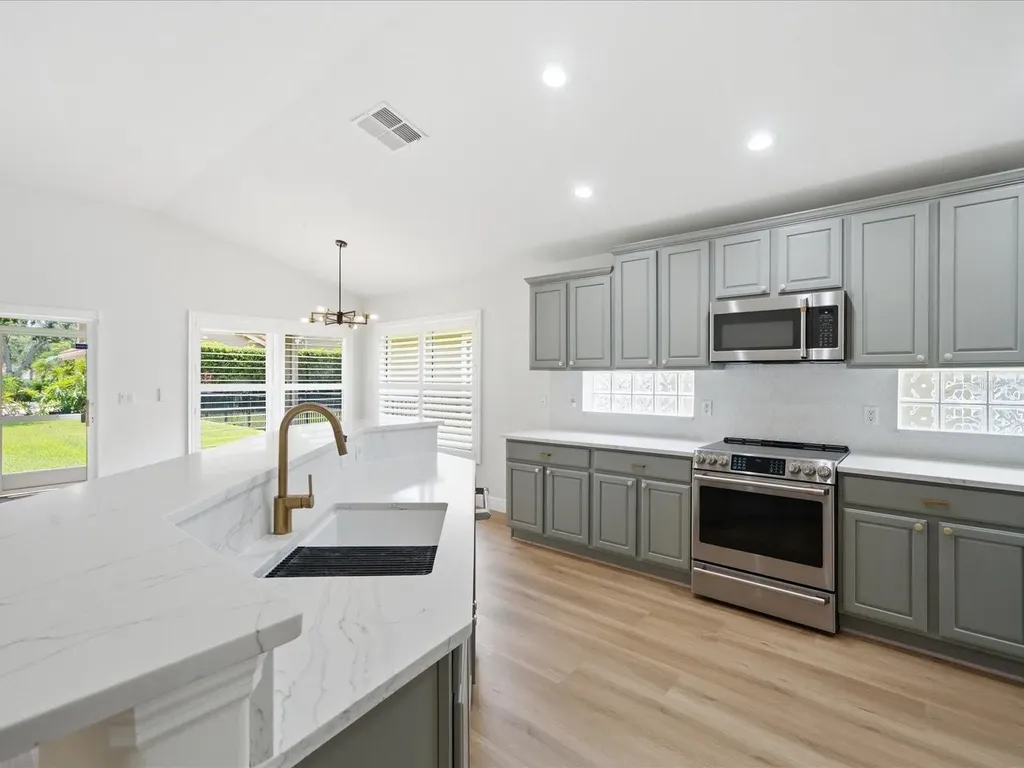 18921 Place Marquette Lutz FL 33558