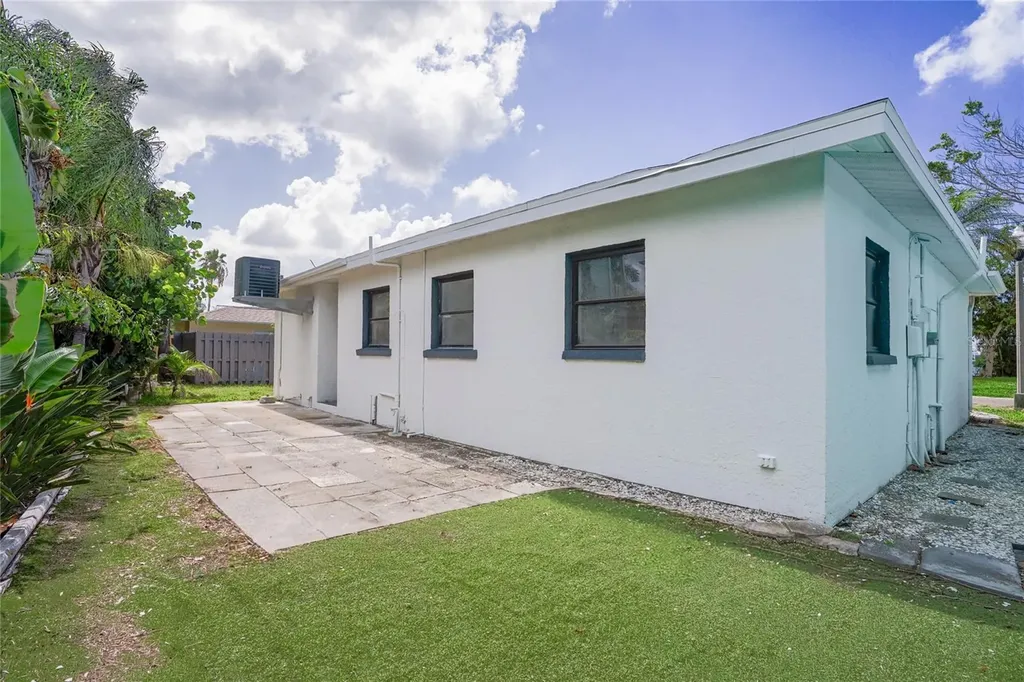 630 180th Avenue E Redington Shores FL 33708