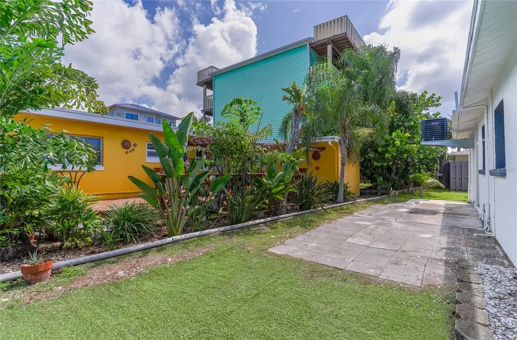 630 180th Avenue E Redington Shores FL 33708
