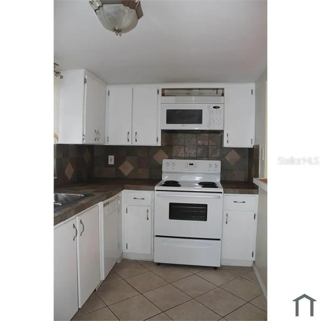 8605 Champlain Court Tampa FL 33614