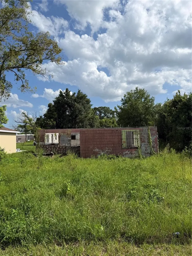 2661 W 22nd Street Sanford FL 32771