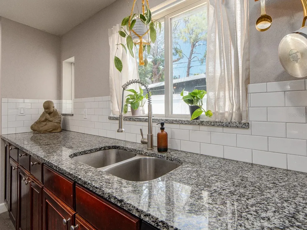 851 65th Avenue S St Petersburg FL 33705