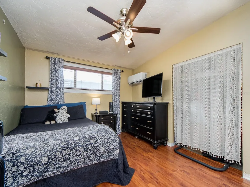 851 65th Avenue S St Petersburg FL 33705
