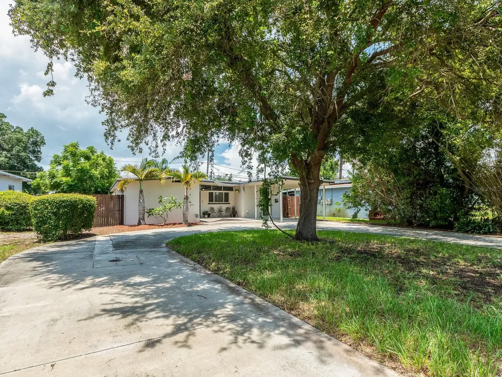 851 65th Avenue S St Petersburg FL 33705