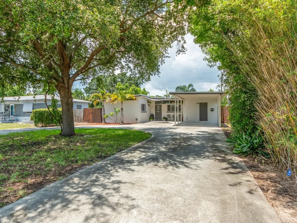 851 65th Avenue S St Petersburg FL 33705