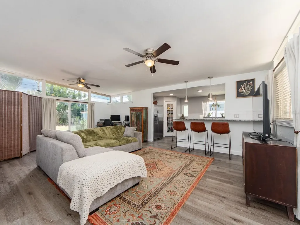 851 65th Avenue S St Petersburg FL 33705
