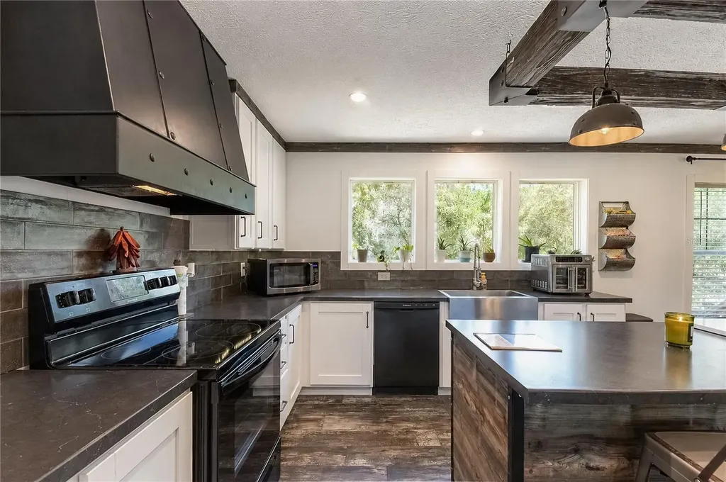 181 Windy Hills Road Hawthorne FL 32640