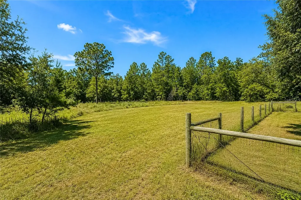 181 Windy Hills Road Hawthorne FL 32640