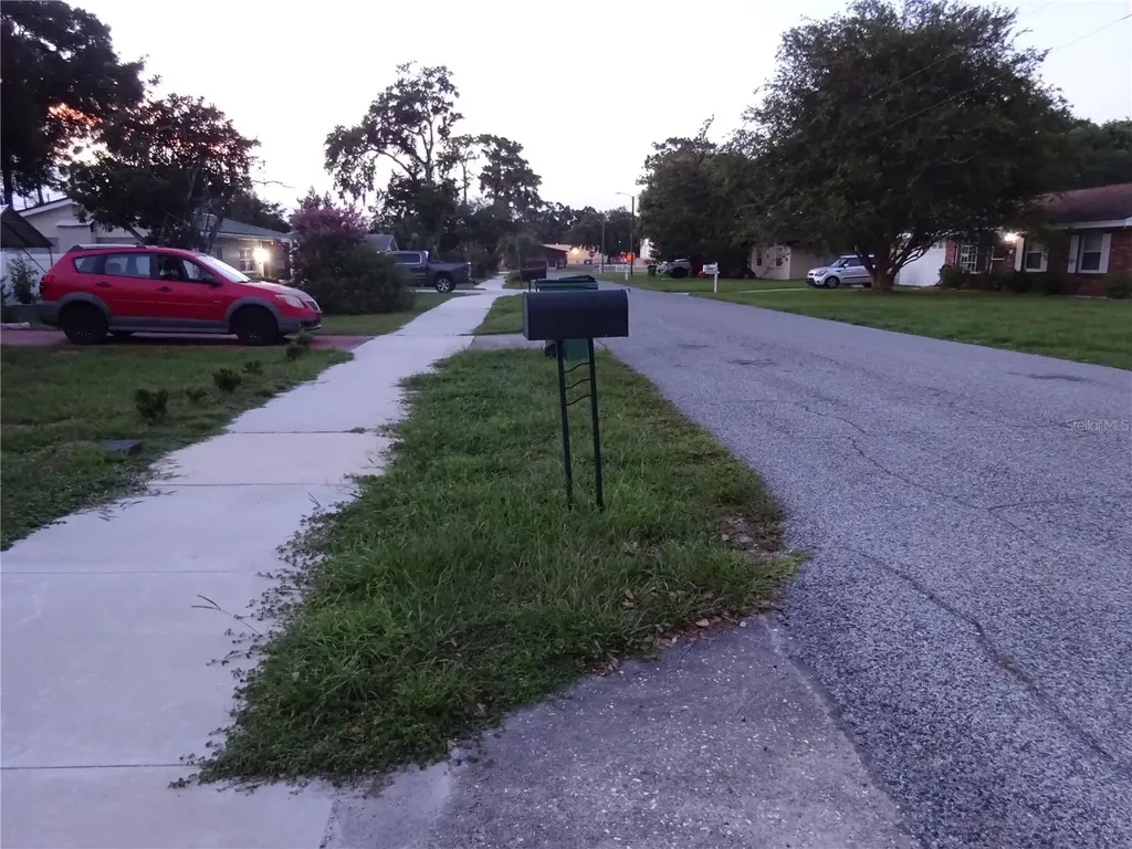 6141 10th Street Zephyrhills FL 33542