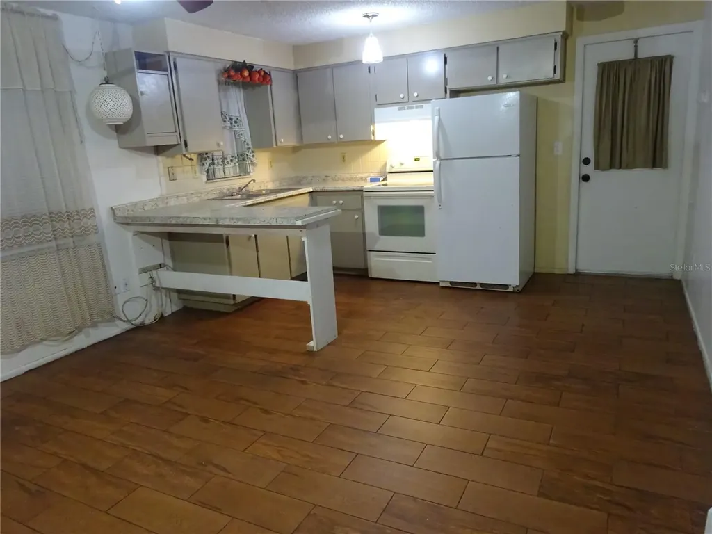 6141 10th Street Zephyrhills FL 33542