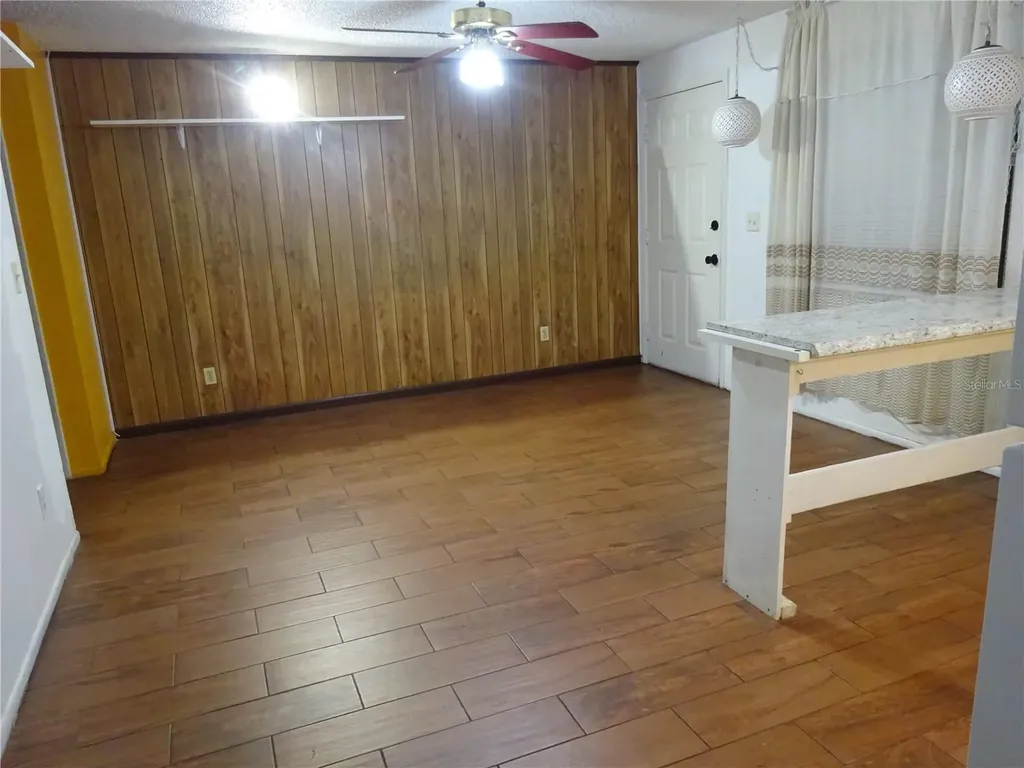 6141 10th Street Zephyrhills FL 33542
