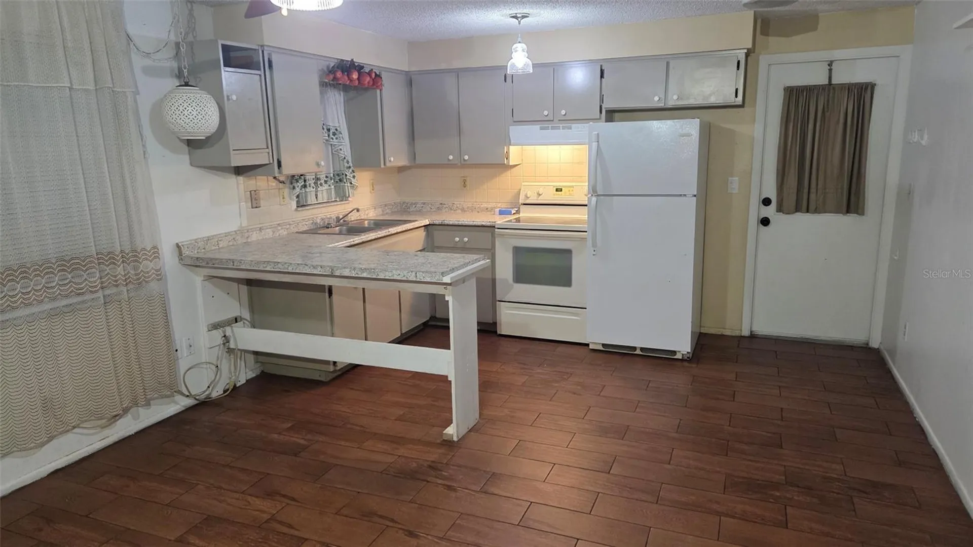 6141 10th Street Zephyrhills FL 33542