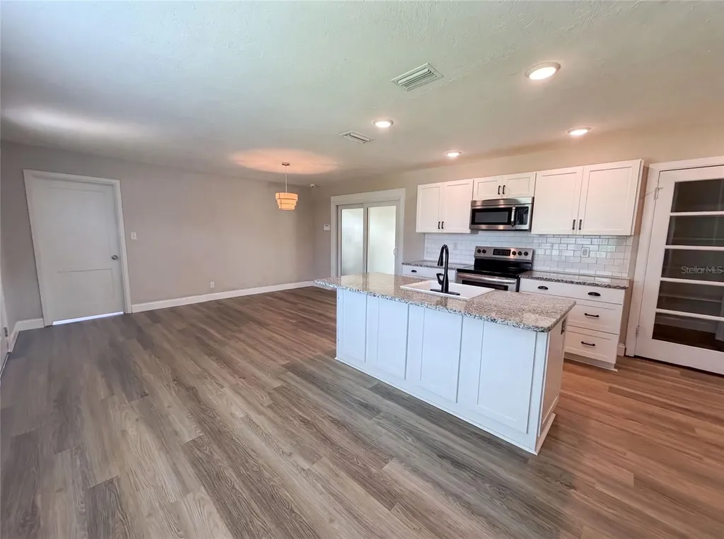 1521 W River Shore Way Tampa FL 33603