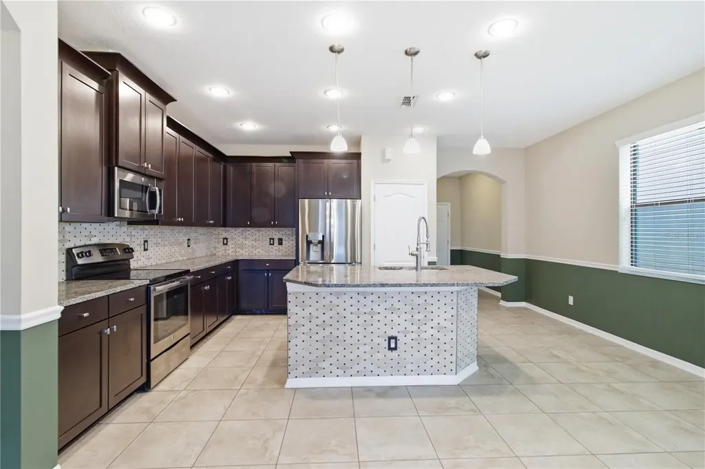 4738 Woods Landing Lane Tampa FL 33619