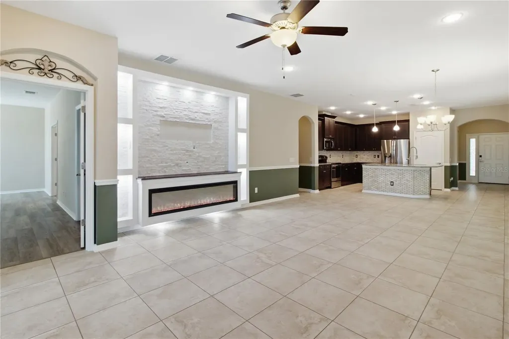 4738 Woods Landing Lane Tampa FL 33619