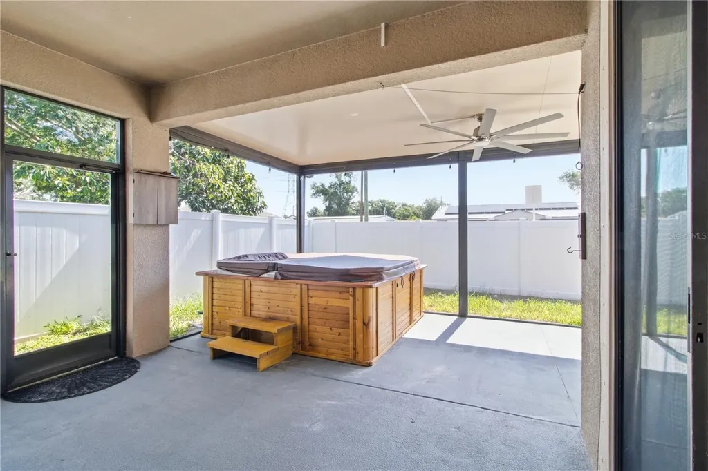 4738 Woods Landing Lane Tampa FL 33619