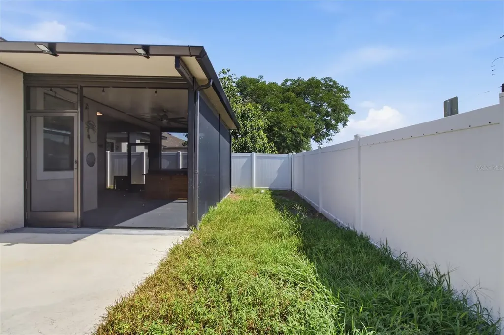 4738 Woods Landing Lane Tampa FL 33619