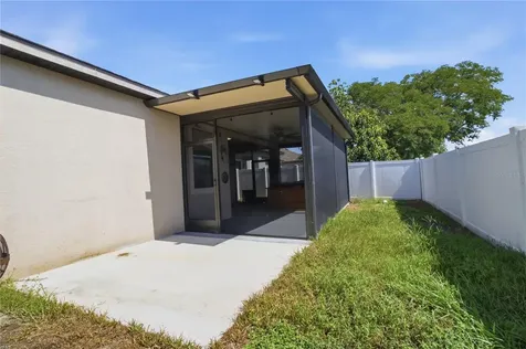 4738 Woods Landing Lane Tampa FL 33619
