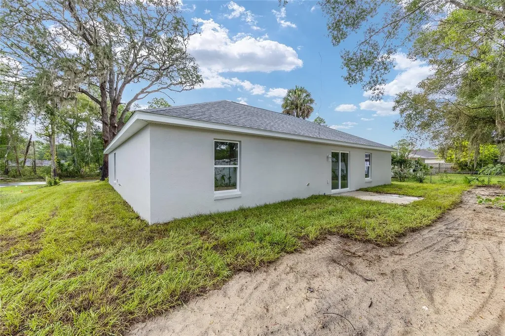 20 Malauka Course Ocklawaha FL 32179