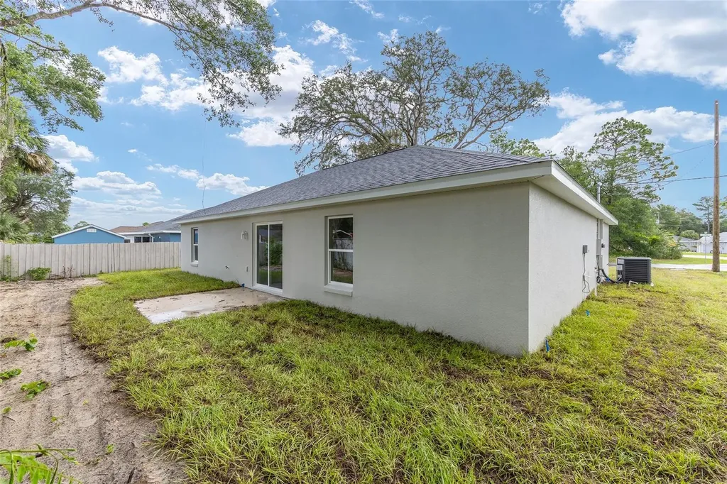 20 Malauka Course Ocklawaha FL 32179
