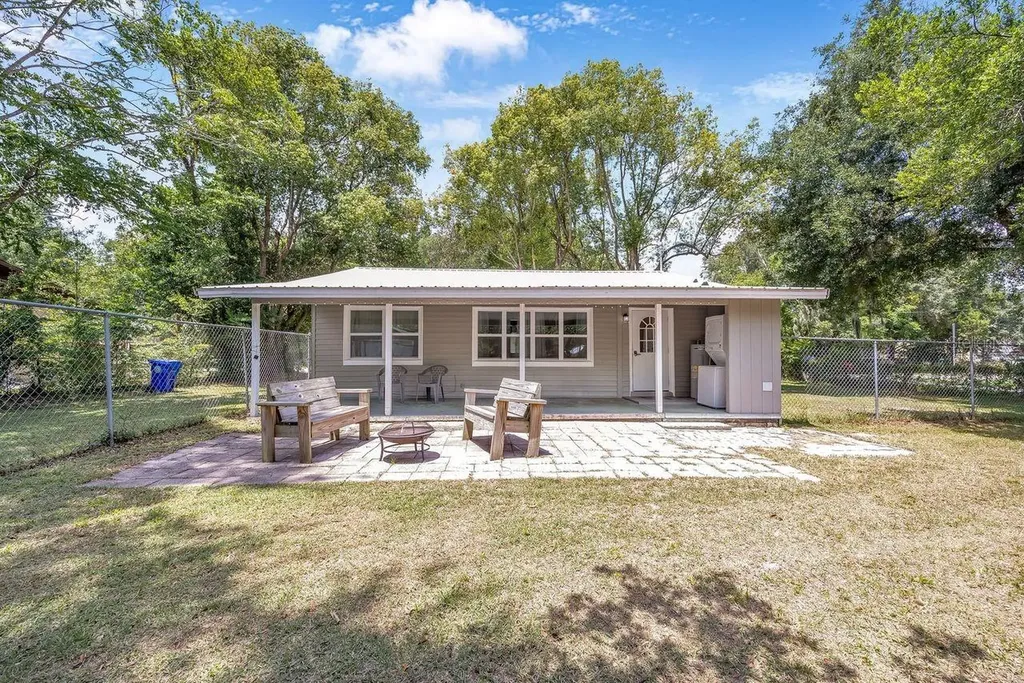 706 N Old Wire Road Wildwood FL 34785